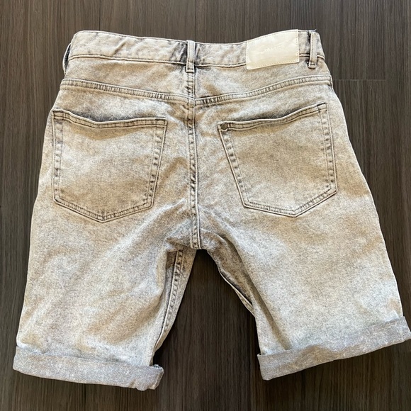 H&M slim fit grey denim shorts, size 30 - Picture 2 of 4